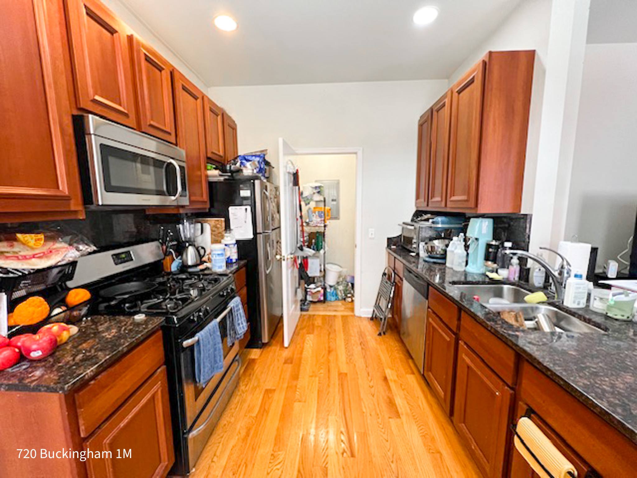 718-20 W Buckingham Pl 718-20 W Buckingham Pl., Chicago, IL 60657 - Leasing by Cross Street